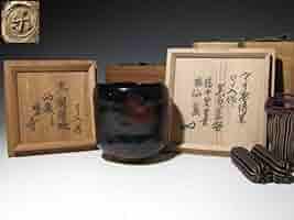 楽吉左衛門 九代 了入 黒「花箙」筒茶碗 共箱・裏千家 十一代 玄々斎花押！50 楽吉左衛門 九代 了入 黒「花箙」筒茶碗 共箱・裏千家
